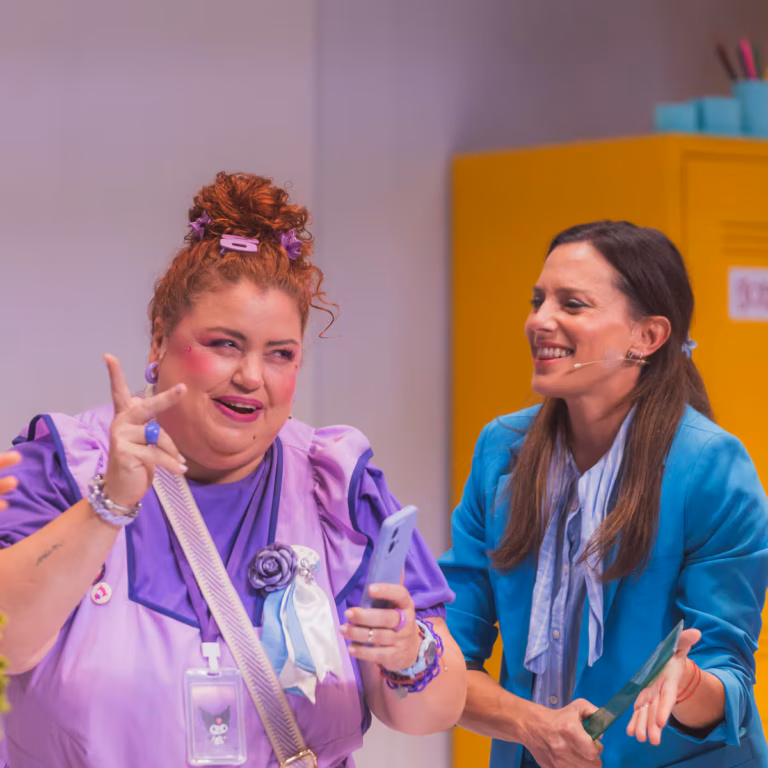 Un chat de madres: “un tema grave”, situaciones disparatadas y una comedia que no da respiro